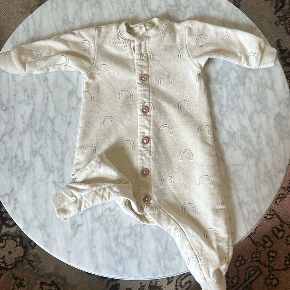 QUINCY MAE // off white with rainbow pattern wooden button closure